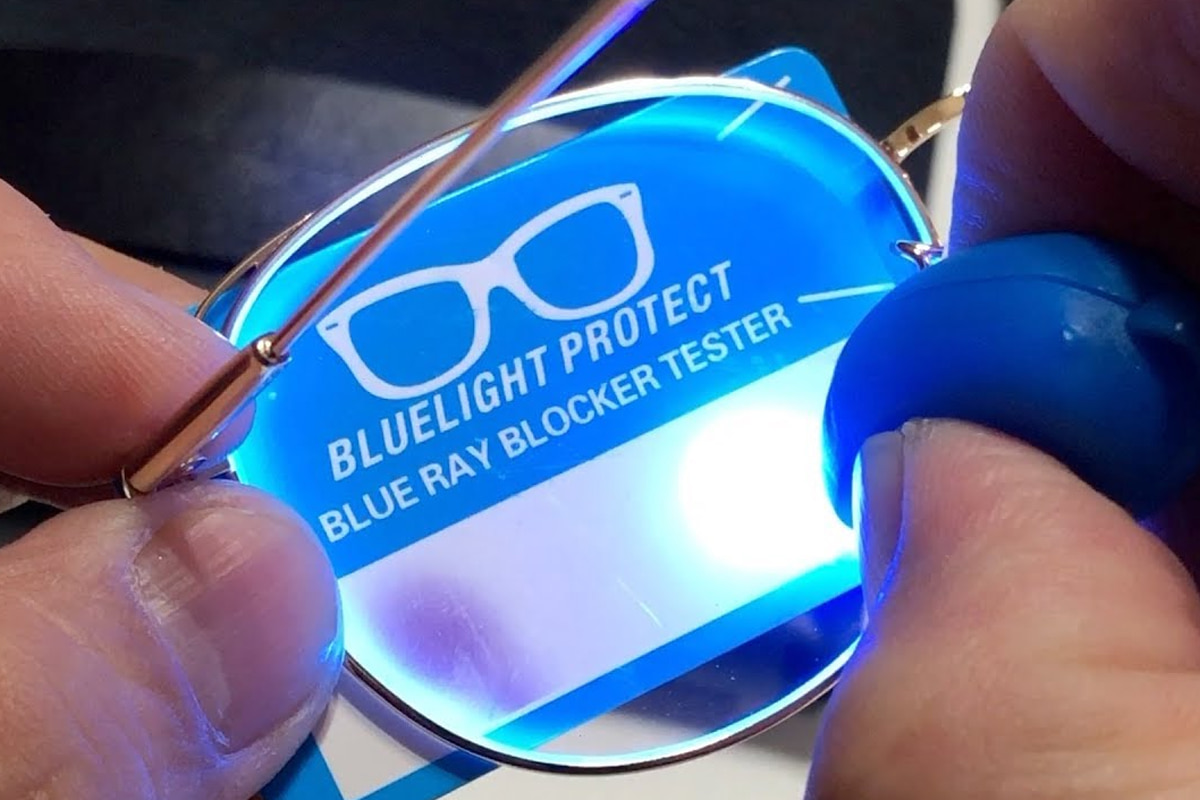 cách kiểm tra kính chống ánh sáng xanh